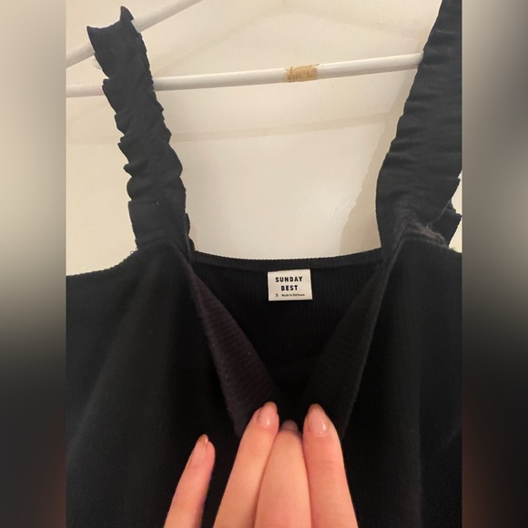 Aritzia dresses - Picture 4 of 4